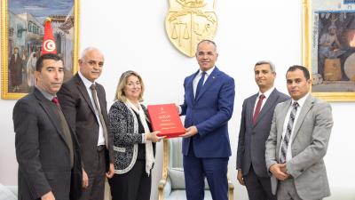 رئيس الحكومة يتسلّم التّقرير السّنوي حول نشاط الهيئة العامّة لمراقبة المصاريف العموميّة لسنة 2023